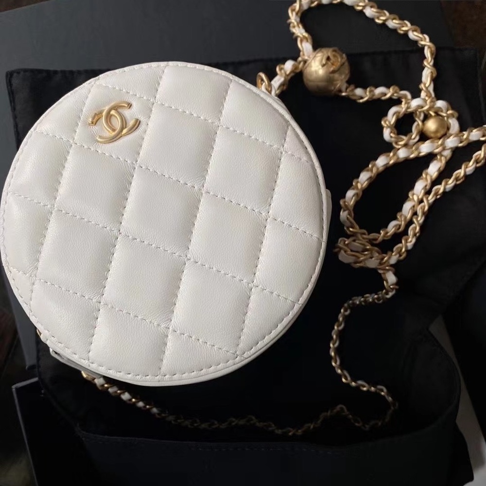 CHANEL 2020 White  Round Crossbody Bag With Chain